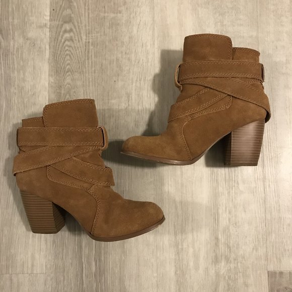 Genuine Suede Jessica Style Ankle Booties w Wrap Buckle Accent Lt Brown Sz 6.5 - Picture 7 of 13